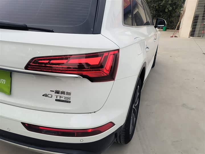 Фото 8 - Audi Q5L