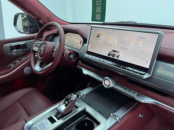 Фото 21 - Tank 700 Hybrid