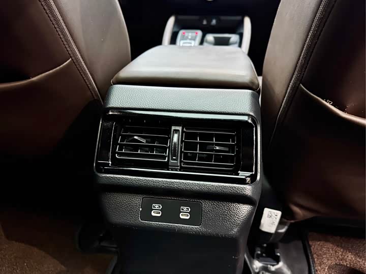 Фото 10 - Honda Inspire Hybrid