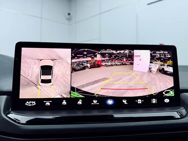 Фото 8 - Honda Inspire Hybrid