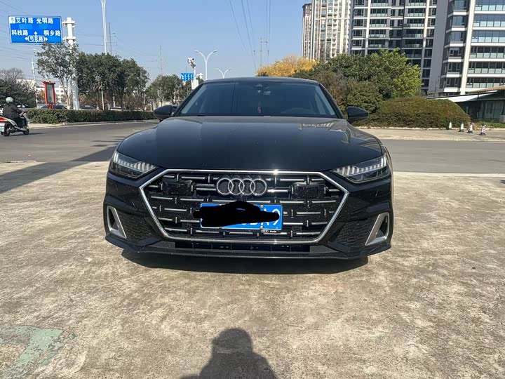 Фото 2 - Audi A7L