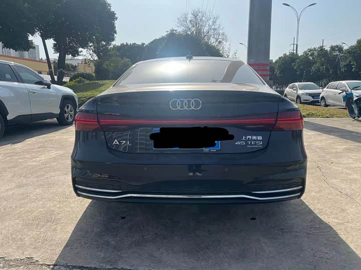 Фото 8 - Audi A7L