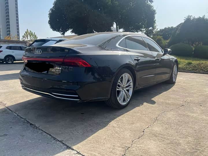 Фото 9 - Audi A7L