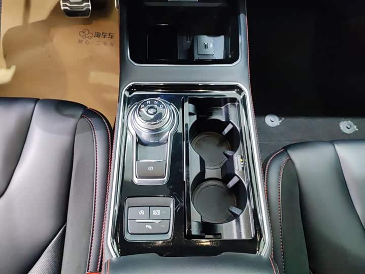 Фото 16 - Ford Edge