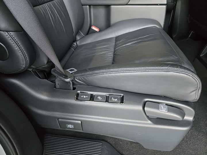 Фото 13 - Honda Elysion