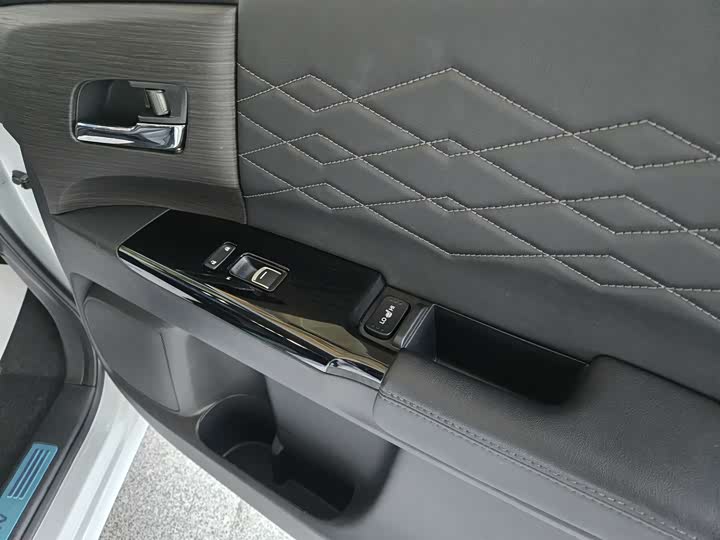 Фото 15 - Honda Elysion