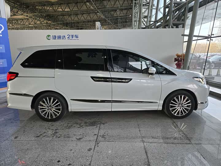 Фото 3 - Honda Elysion