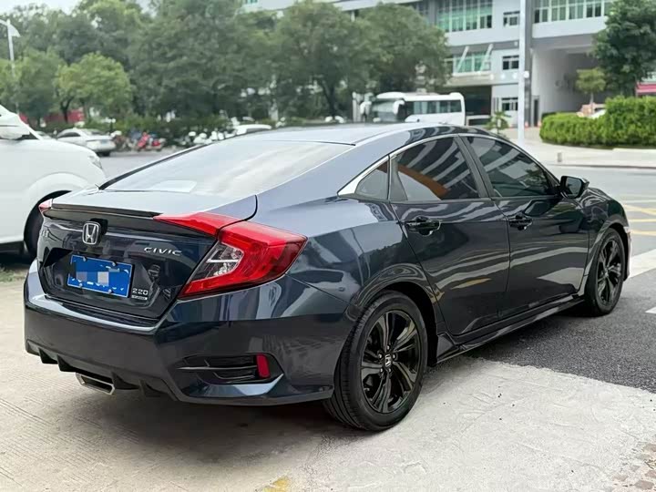 Фото 9 - Honda Civic