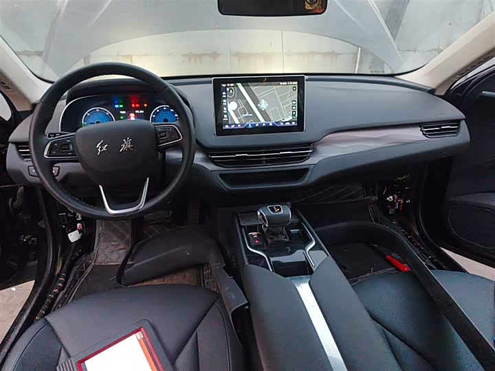 Фото 10 - Hongqi E-QM5