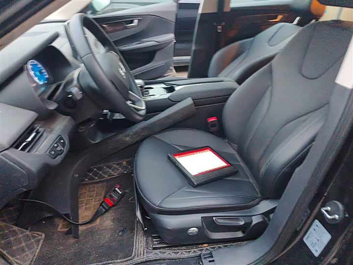 Фото 15 - Hongqi E-QM5