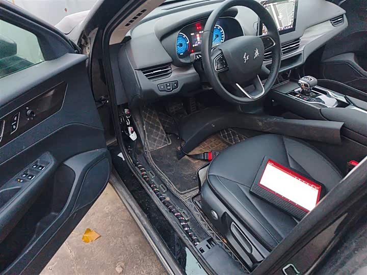 Фото 16 - Hongqi E-QM5