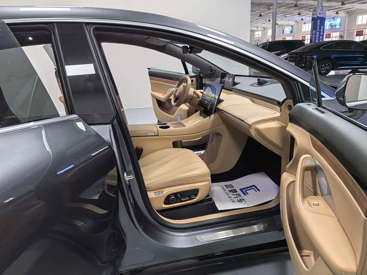 Фото 14 - Luxeed R7