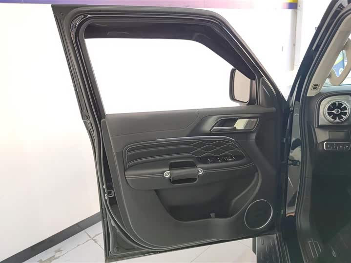 Фото 7 - Tank 300