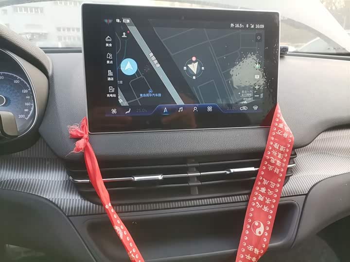 Фото 12 - Hongqi E-QM5