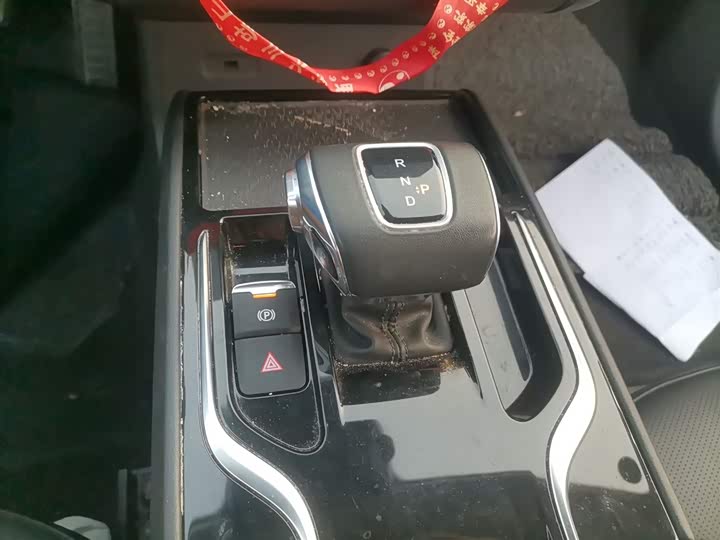 Фото 13 - Hongqi E-QM5