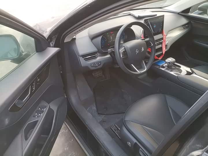 Фото 15 - Hongqi E-QM5