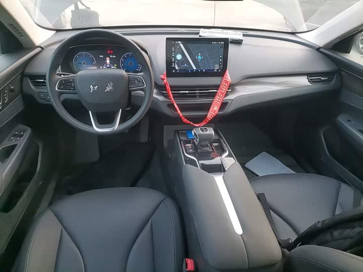 Фото 9 - Hongqi E-QM5