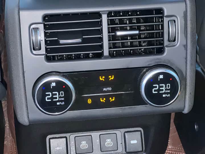 Фото 10 - Land Rover Discovery