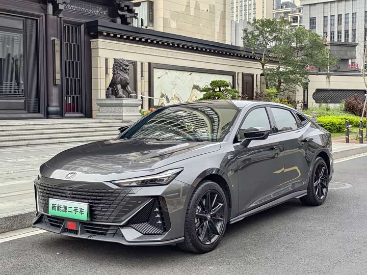 Фото 1 - Changan UNI-V Hybrid