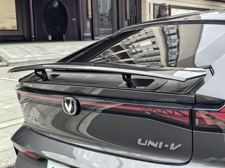 Фото 10 - Changan UNI-V Hybrid