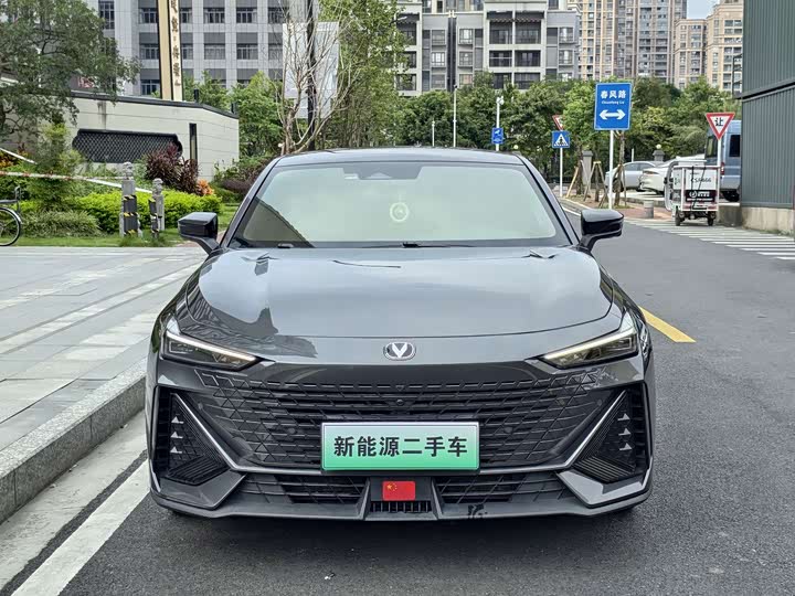 Фото 2 - Changan UNI-V Hybrid