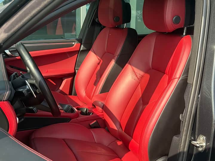 Фото 28 - Porsche Macan