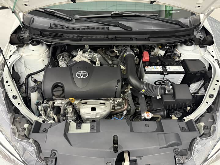 Фото 16 - Toyota Yaris L Hatchback