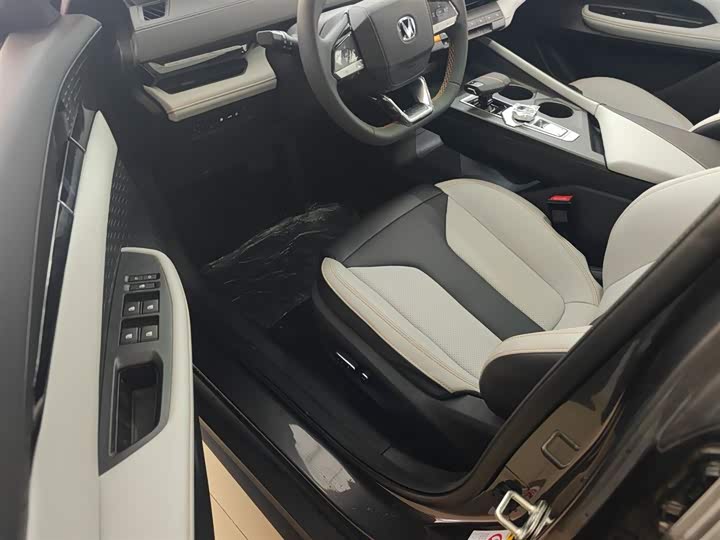 Фото 15 - Changan UNI-V Hybrid