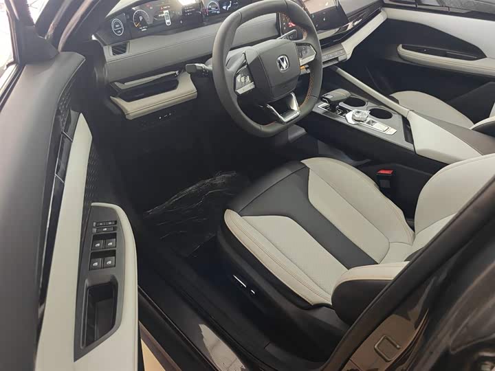 Фото 16 - Changan UNI-V Hybrid