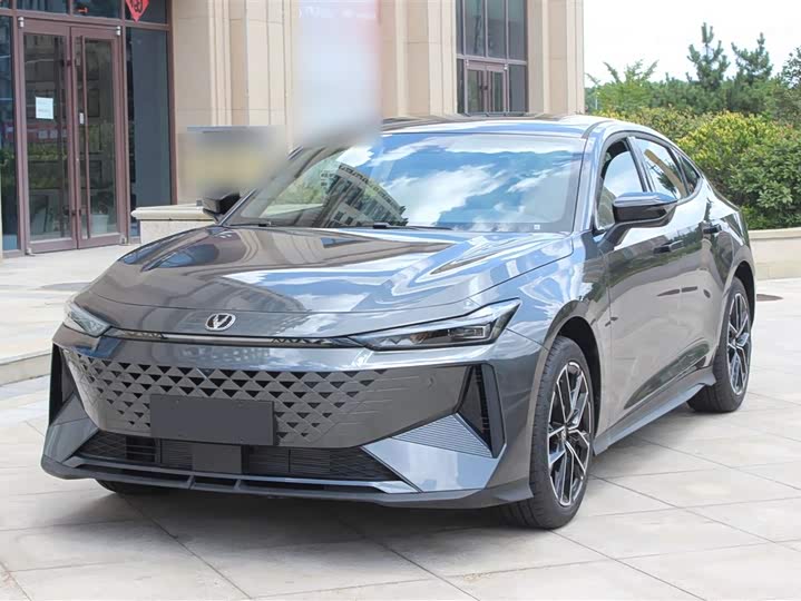 Фото 2 - Changan UNI-V Hybrid