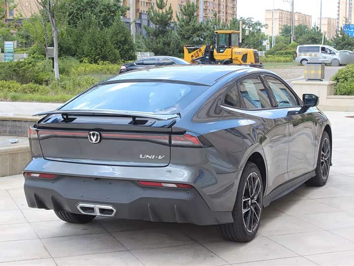 Фото 7 - Changan UNI-V Hybrid