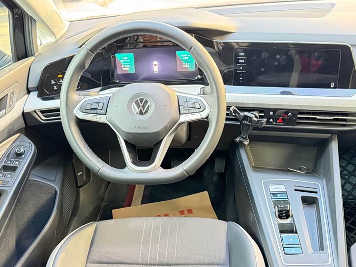 Фото 11 - Volkswagen Golf