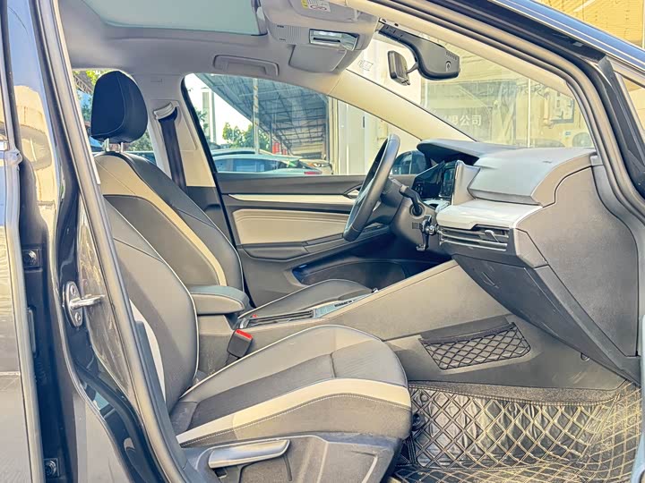 Фото 15 - Volkswagen Golf