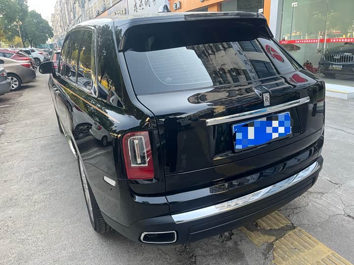 Фото 12 - Rolls-Royce Cullinan