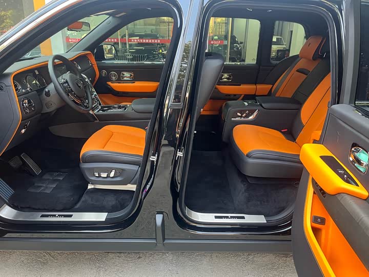 Фото 5 - Rolls-Royce Cullinan