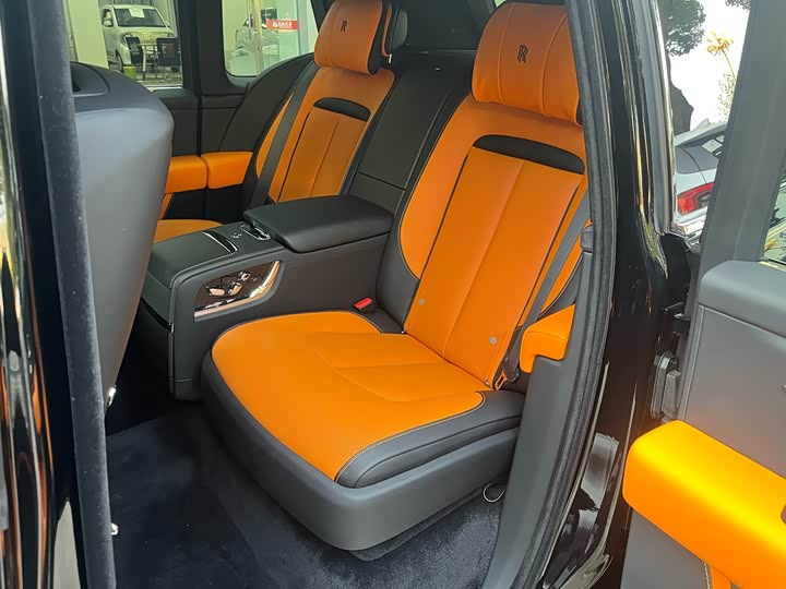 Фото 6 - Rolls-Royce Cullinan