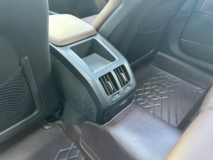 Фото 10 - Volvo S90