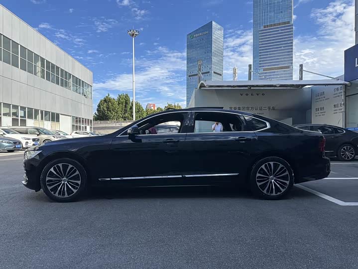 Фото 12 - Volvo S90