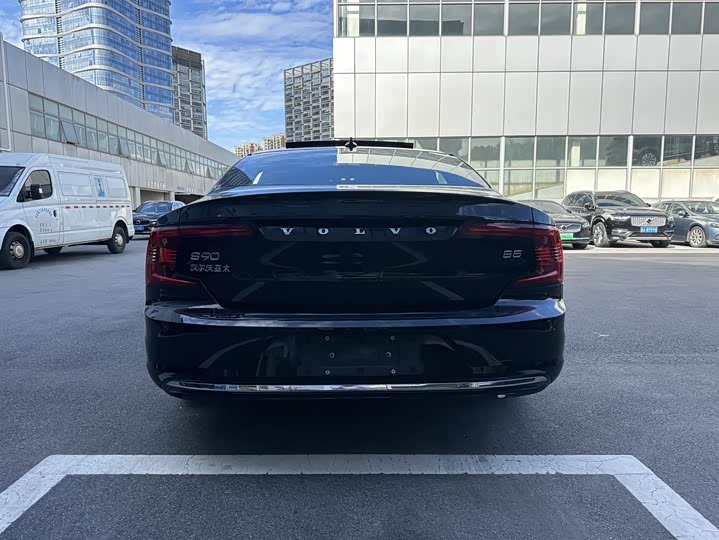 Фото 14 - Volvo S90