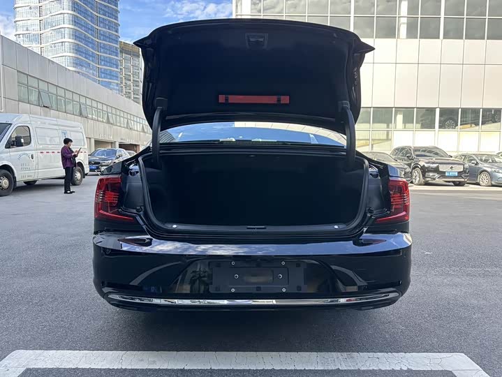 Фото 16 - Volvo S90