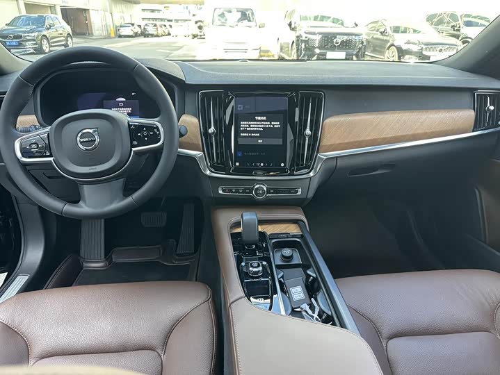Фото 4 - Volvo S90