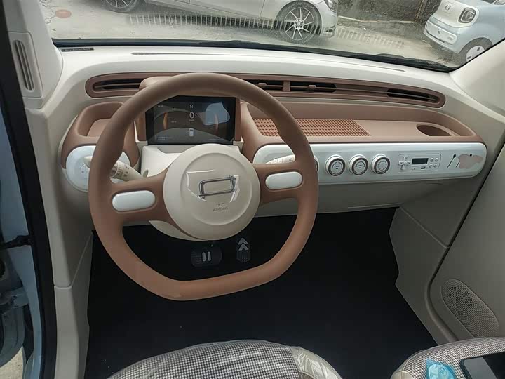 Фото 10 - Bestune Pony