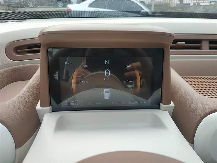 Фото 12 - Bestune Pony