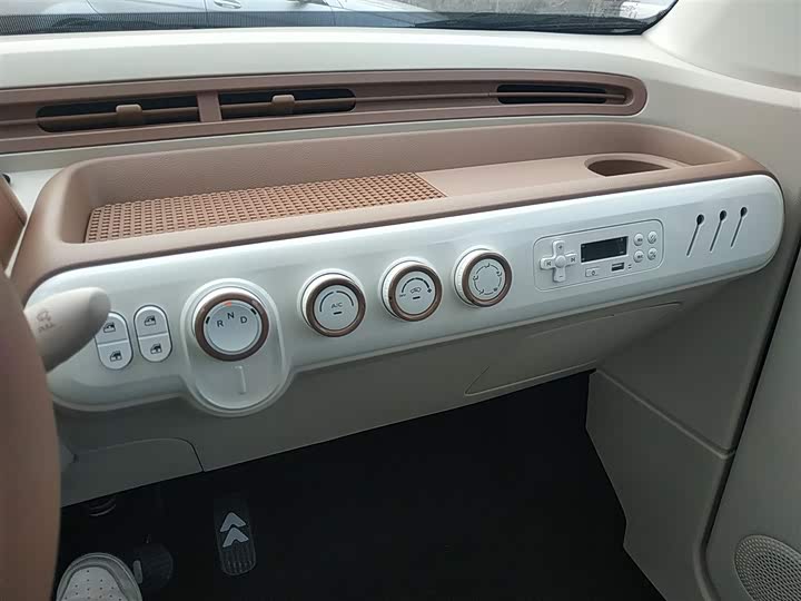 Фото 13 - Bestune Pony