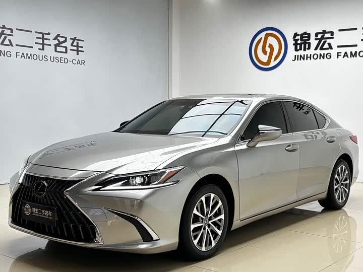 Фото 1 - Lexus ES