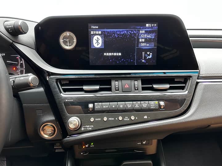 Фото 14 - Lexus ES