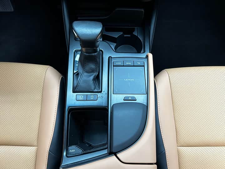 Фото 15 - Lexus ES