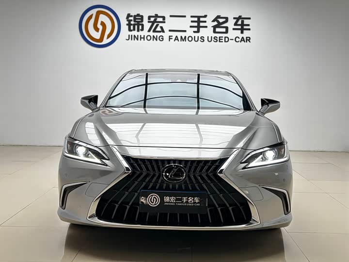 Фото 3 - Lexus ES