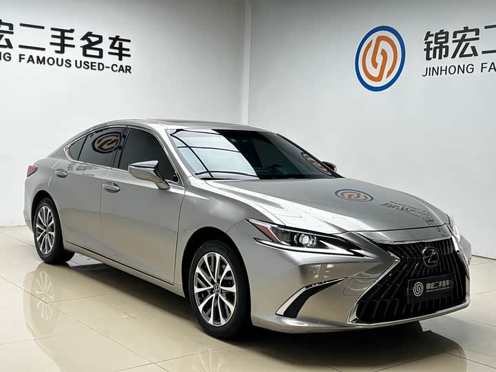 Фото 4 - Lexus ES