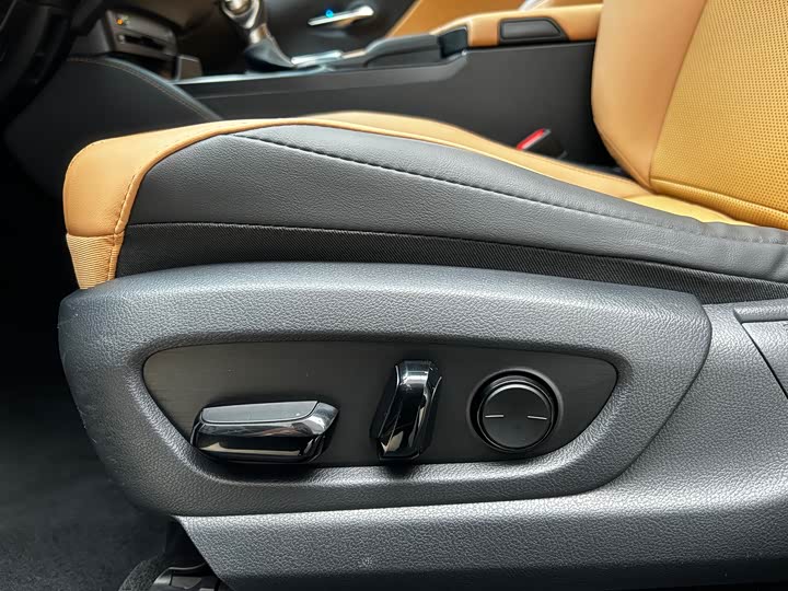 Фото 6 - Lexus ES